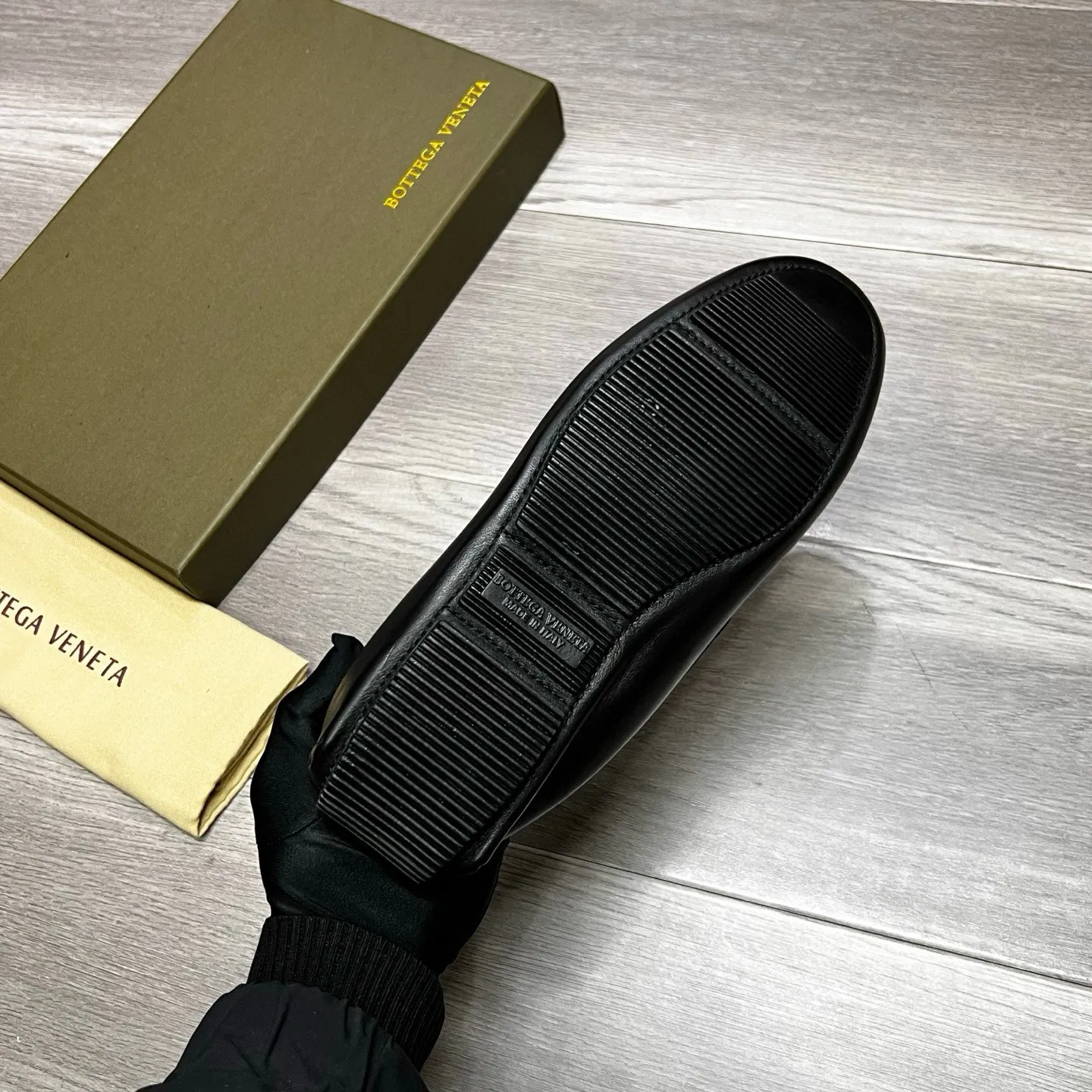 Factory price 480 BV 〰️Purely handmade classic men's beanie shoes👉👉driving shoes, slip-on shoes, made of imported cowhide from Italy, 💕water-dyed cowhide lining, 🔊original outsole, waterproof platform design, comfortable on the feet. Good choice for traveling and driving, single color available, code number: 38-44, (45 can be customized)